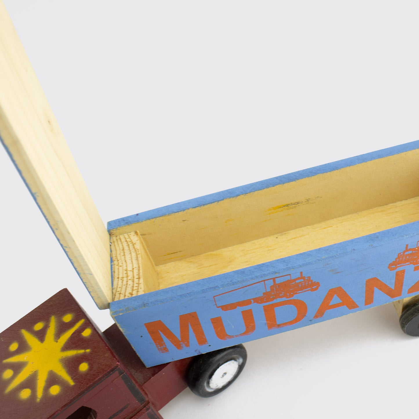 CAMIÓN DE MUDANZAS
