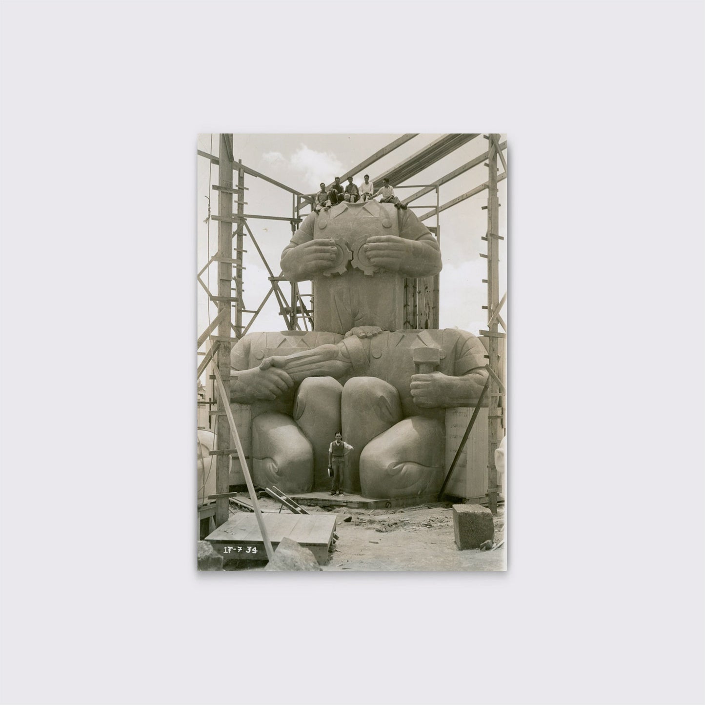 LIBRO / MONUMENTAL. Pedro Reyes